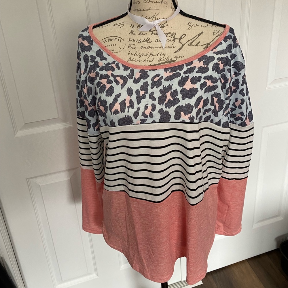 Woman’s petite 2XL long sleeve top NEW